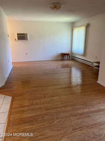 14 Pine Cluster Circle F, Manalapan, NJ 07726