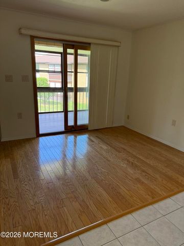 14 Pine Cluster Circle F, Manalapan, NJ 07726