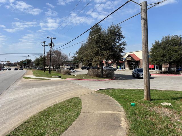 1400 Gattis School RD, Round Rock, TX 78664