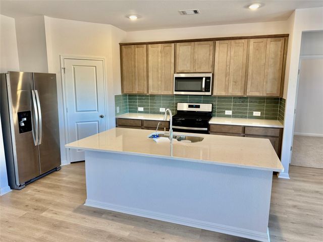 185 Fossil DR, Kyle, TX 78640