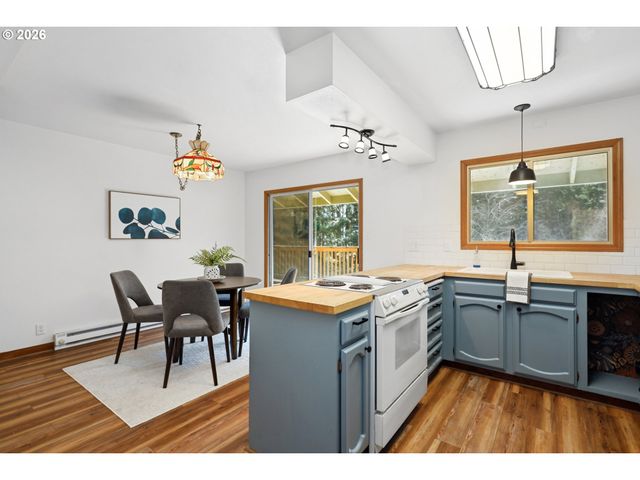 392 BAKER Rd, Stevenson, WA 98648