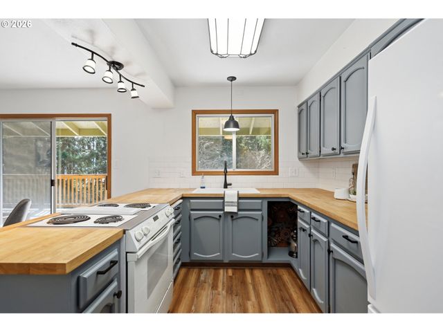 392 BAKER Rd, Stevenson, WA 98648