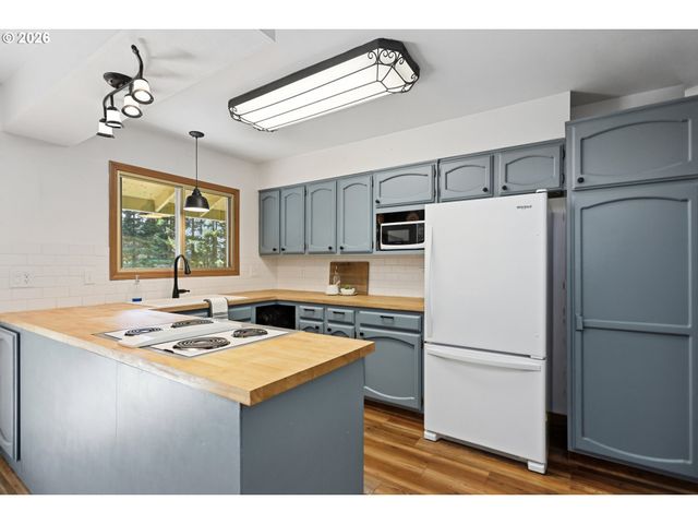 392 BAKER Rd, Stevenson, WA 98648