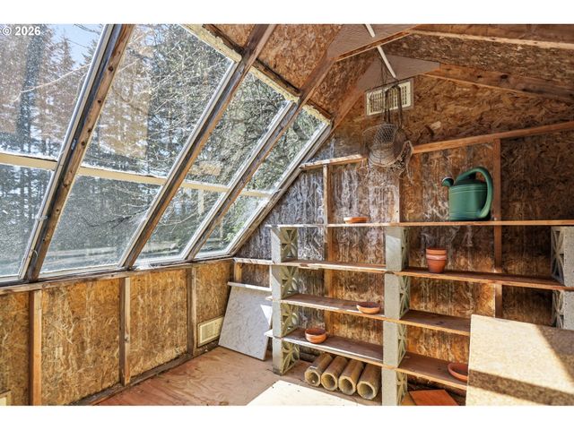 392 BAKER Rd, Stevenson, WA 98648