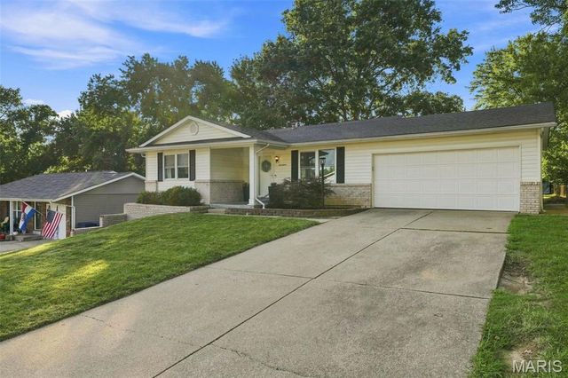 17 Oak Hill Lane, St Peters, MO 63376
