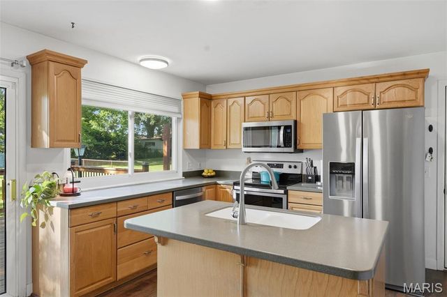 17 Oak Hill Lane, St Peters, MO 63376