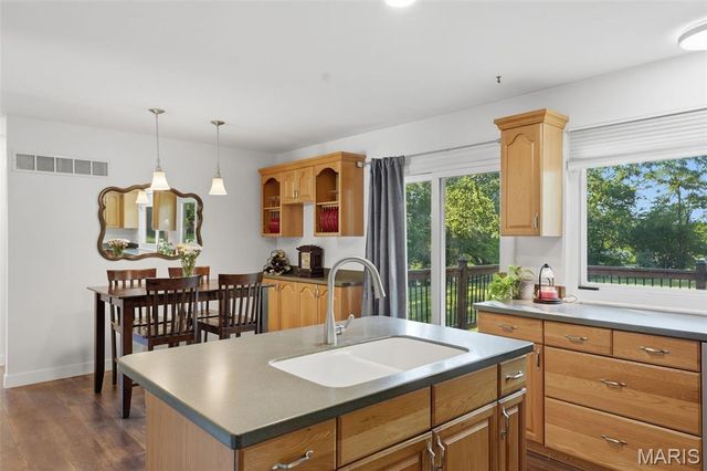 17 Oak Hill Lane, St Peters, MO 63376