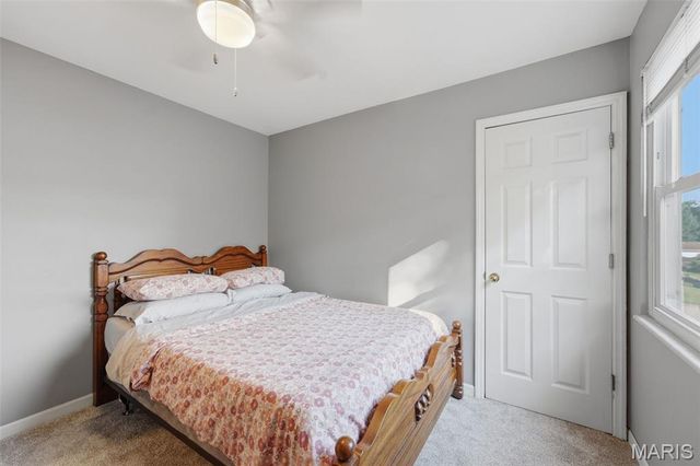 17 Oak Hill Lane, St Peters, MO 63376