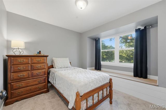 17 Oak Hill Lane, St Peters, MO 63376