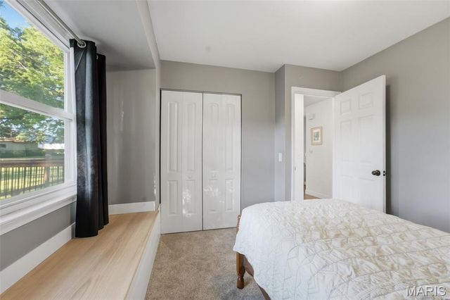17 Oak Hill Lane, St Peters, MO 63376