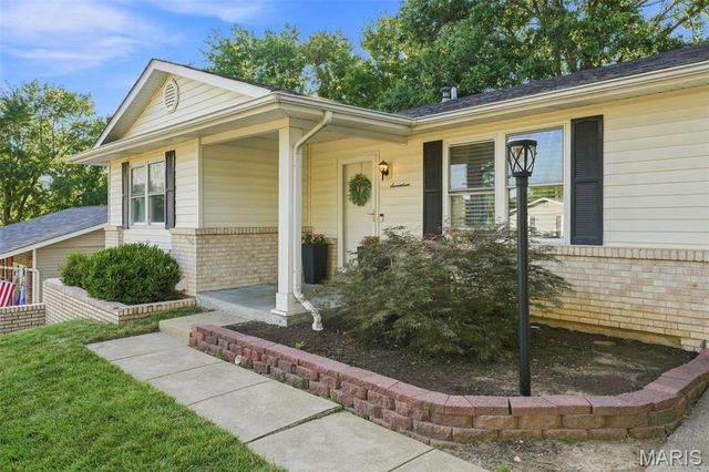 17 Oak Hill Lane, St Peters, MO 63376