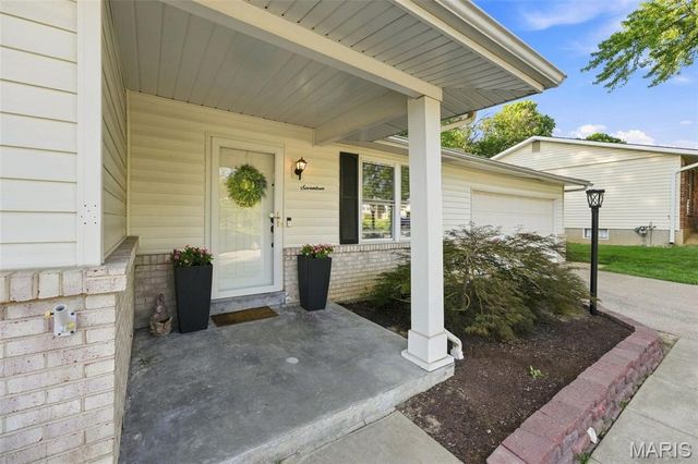 17 Oak Hill Lane, St Peters, MO 63376
