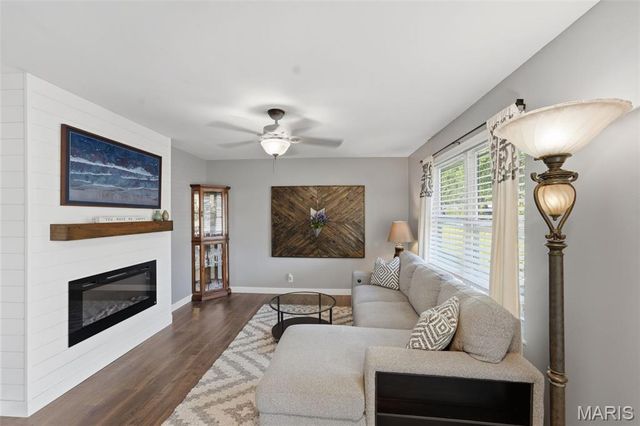 17 Oak Hill Lane, St Peters, MO 63376