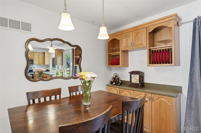17 Oak Hill Lane, St Peters, MO 63376