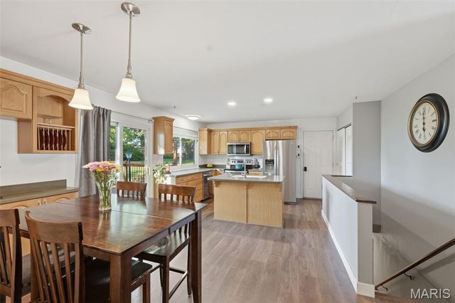 17 Oak Hill Lane, St Peters, MO 63376
