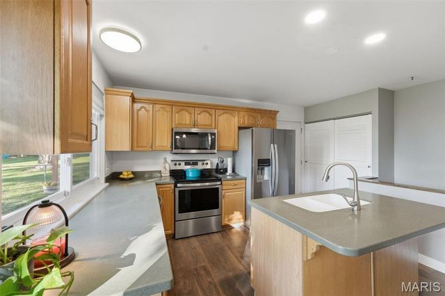 17 Oak Hill Lane, St Peters, MO 63376