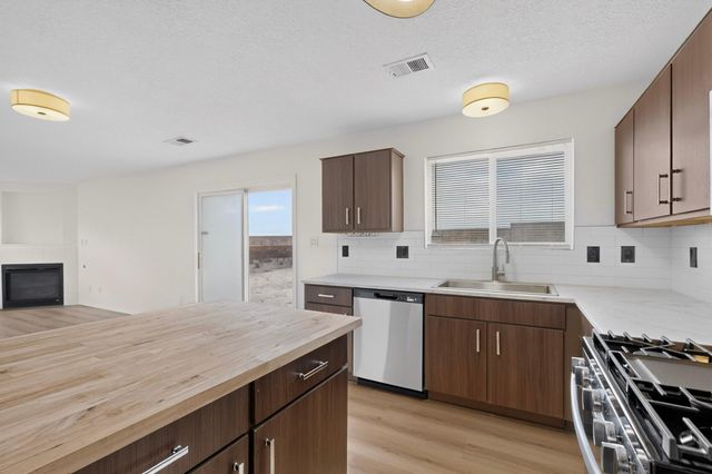 9508 Valle Caldera Road SW, Albuquerque, NM 87121