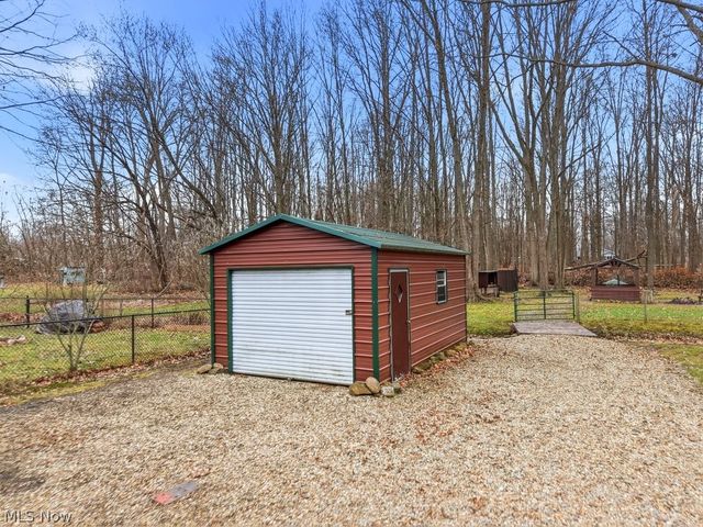 121 Meadowridge Road, Mogadore, OH 44260