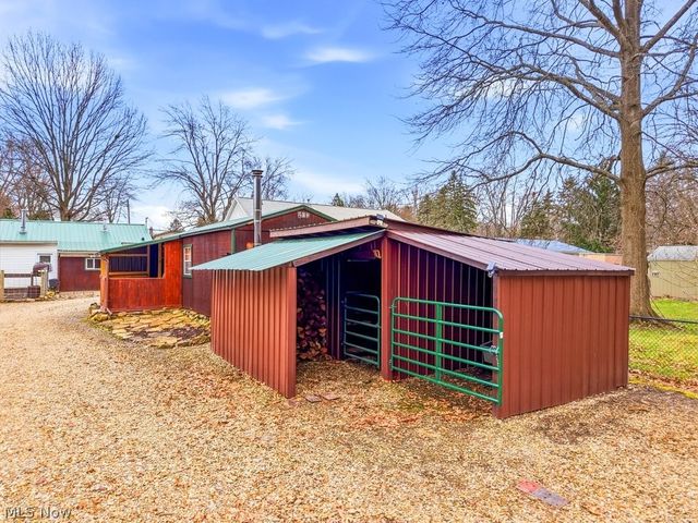 121 Meadowridge Road, Mogadore, OH 44260