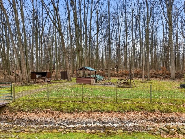 121 Meadowridge Road, Mogadore, OH 44260