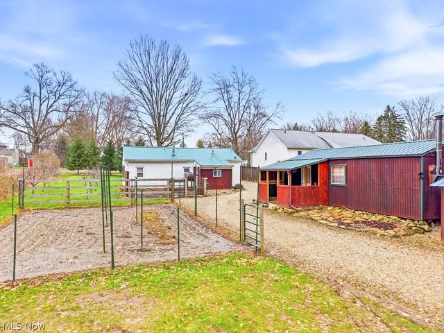 121 Meadowridge Road, Mogadore, OH 44260