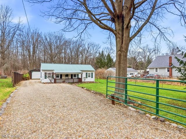 121 Meadowridge Road, Mogadore, OH 44260