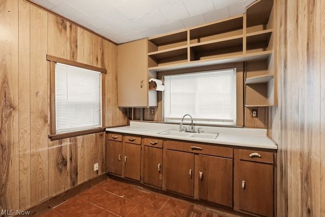 121 Meadowridge Road, Mogadore, OH 44260