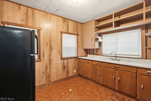 121 Meadowridge Road, Mogadore, OH 44260