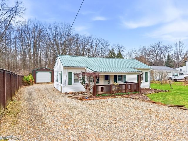 121 Meadowridge Road, Mogadore, OH 44260