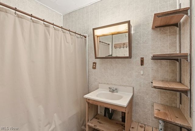 121 Meadowridge Road, Mogadore, OH 44260