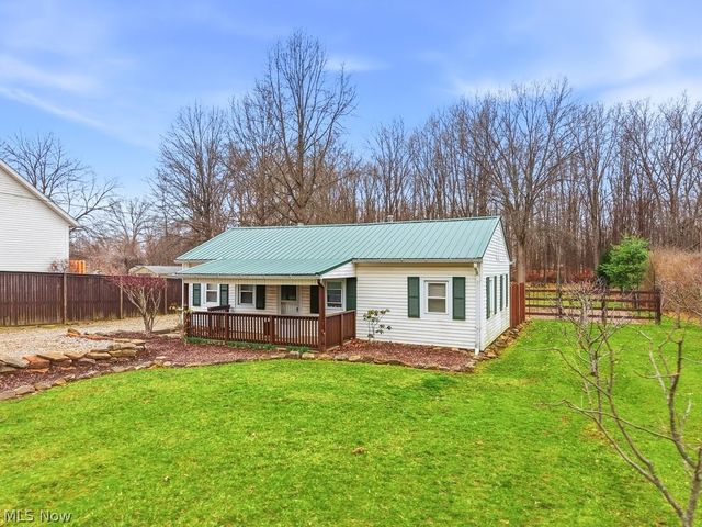 121 Meadowridge Road, Mogadore, OH 44260