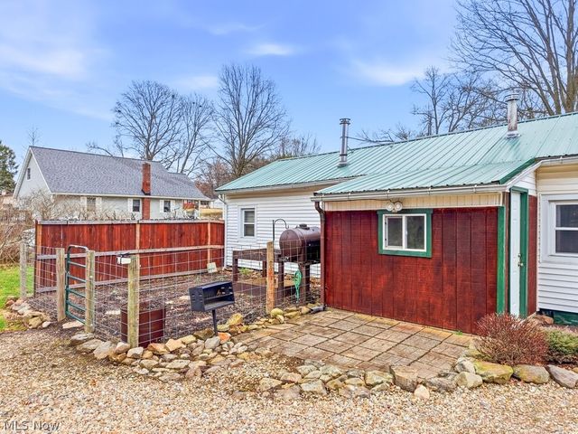 121 Meadowridge Road, Mogadore, OH 44260