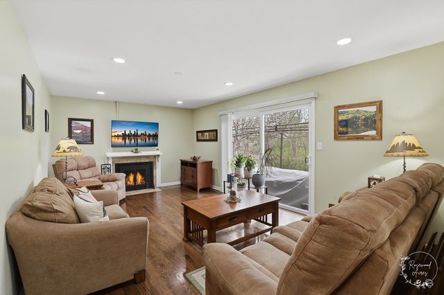 774 Yosemite Trail, Roselle, IL 60172