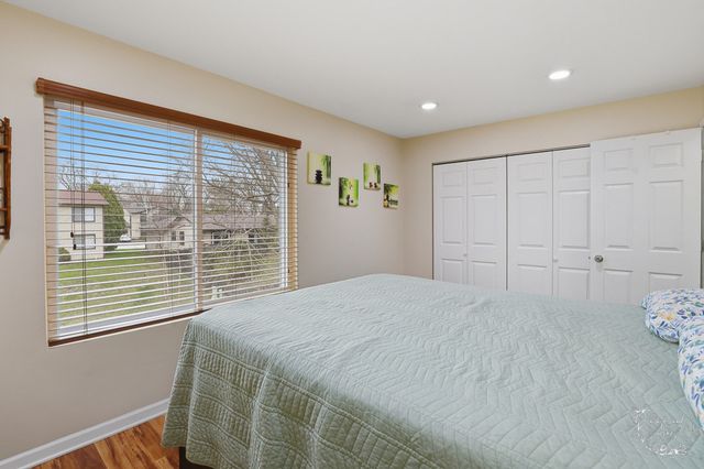 774 Yosemite Trail, Roselle, IL 60172