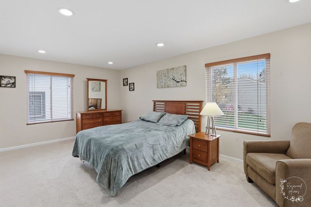 774 Yosemite Trail, Roselle, IL 60172