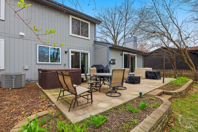 774 Yosemite Trail, Roselle, IL 60172
