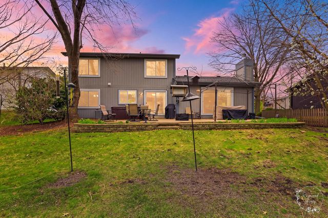 774 Yosemite Trail, Roselle, IL 60172