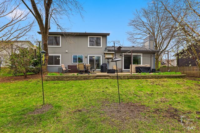 774 Yosemite Trail, Roselle, IL 60172