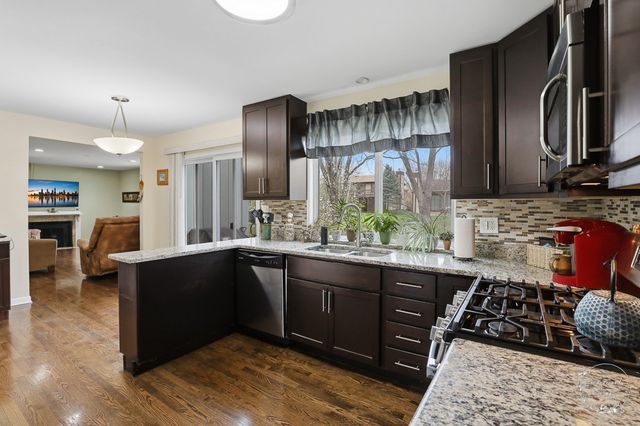 774 Yosemite Trail, Roselle, IL 60172