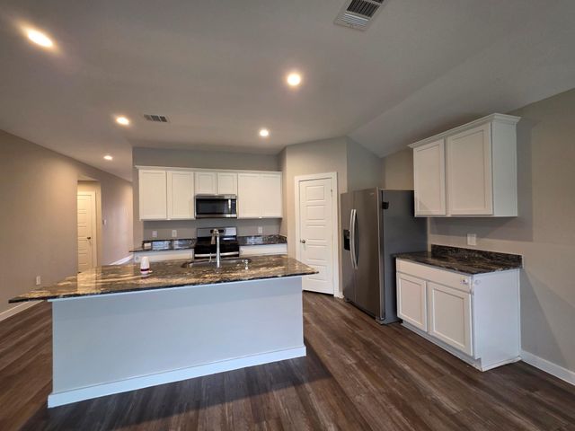 1131 Hughes Crossing Drive, Rosharon, TX 77583