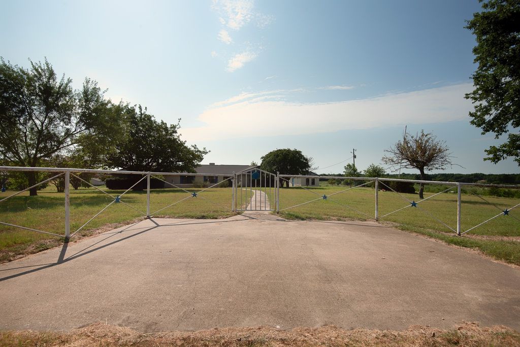 6883 County Road 4098, Kaufman, TX 75142