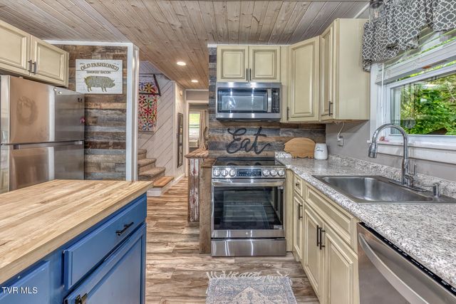 126 Shadow Mountain Road, Roan Mountain, TN 37687