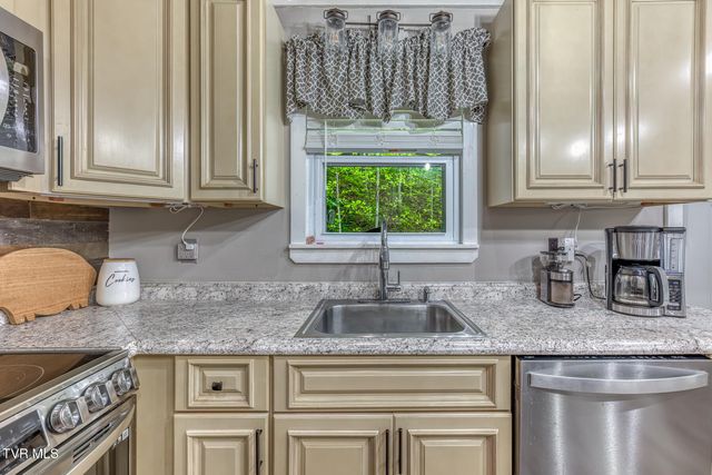 126 Shadow Mountain Road, Roan Mountain, TN 37687