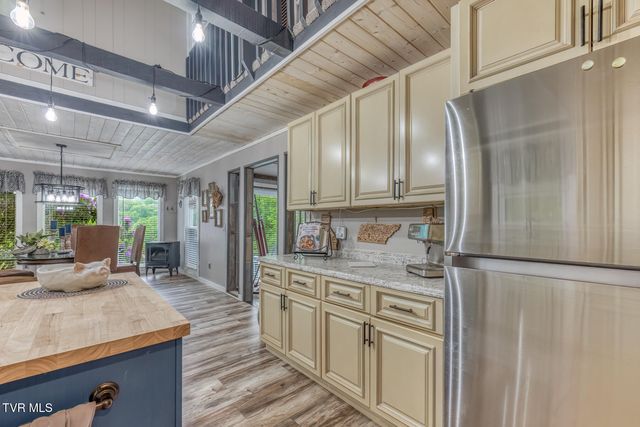 126 Shadow Mountain Road, Roan Mountain, TN 37687