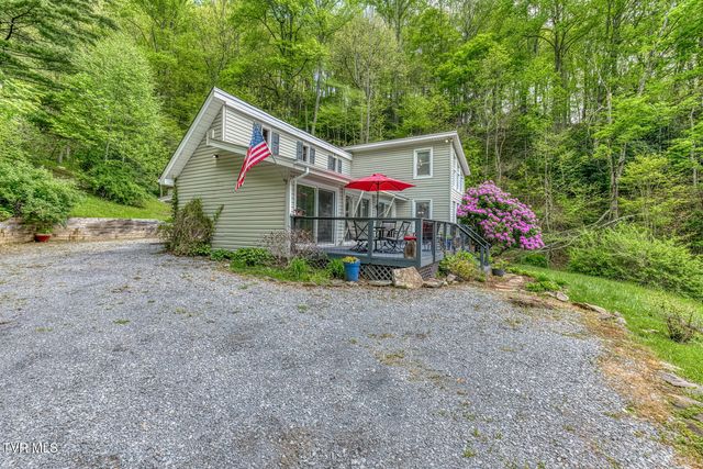 126 Shadow Mountain Road, Roan Mountain, TN 37687