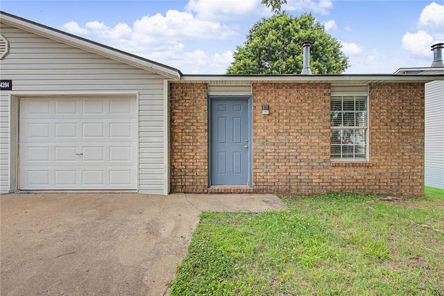4394 & 4396 W Thrasher Drive, Fayetteville, AR 72704