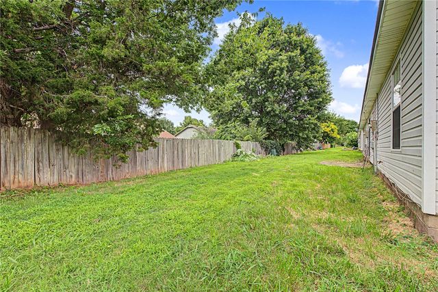 4394 & 4396 W Thrasher Drive, Fayetteville, AR 72704