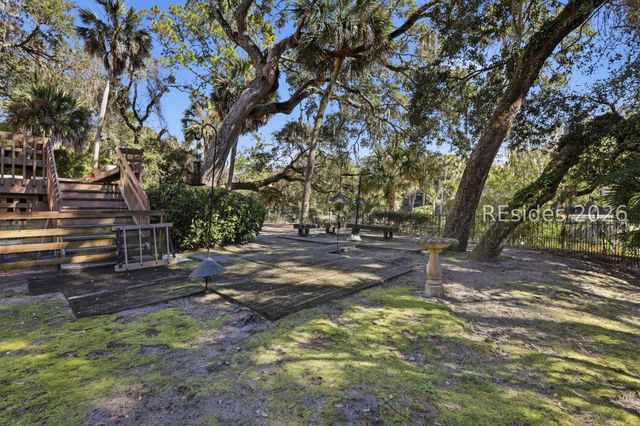 13 Beach Lagoon Rd, Hilton Head Island, SC 29928