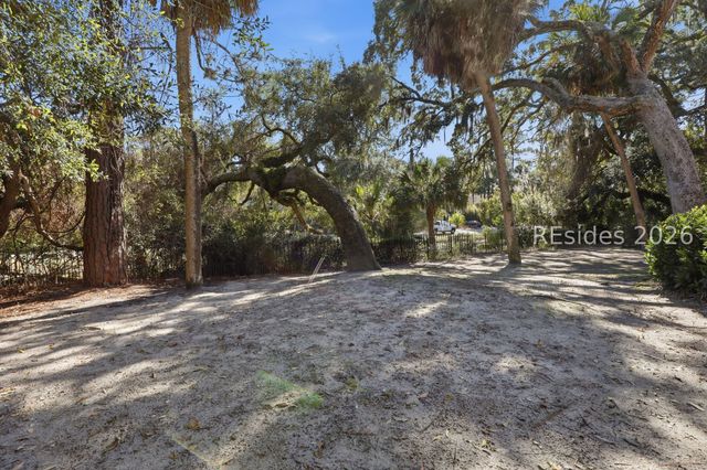 13 Beach Lagoon Rd, Hilton Head Island, SC 29928