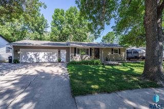 3808 S Morrow Dr, Sioux Falls, SD 57106